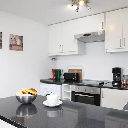 Remarkable View Over Bay Apartman *