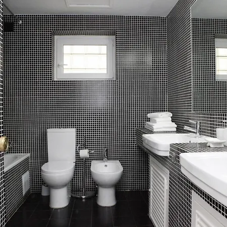 Remarkable View Over Bay Apartman *